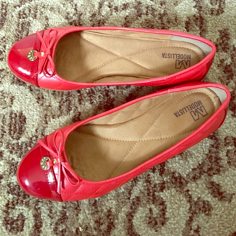 Adorable comfortable flats