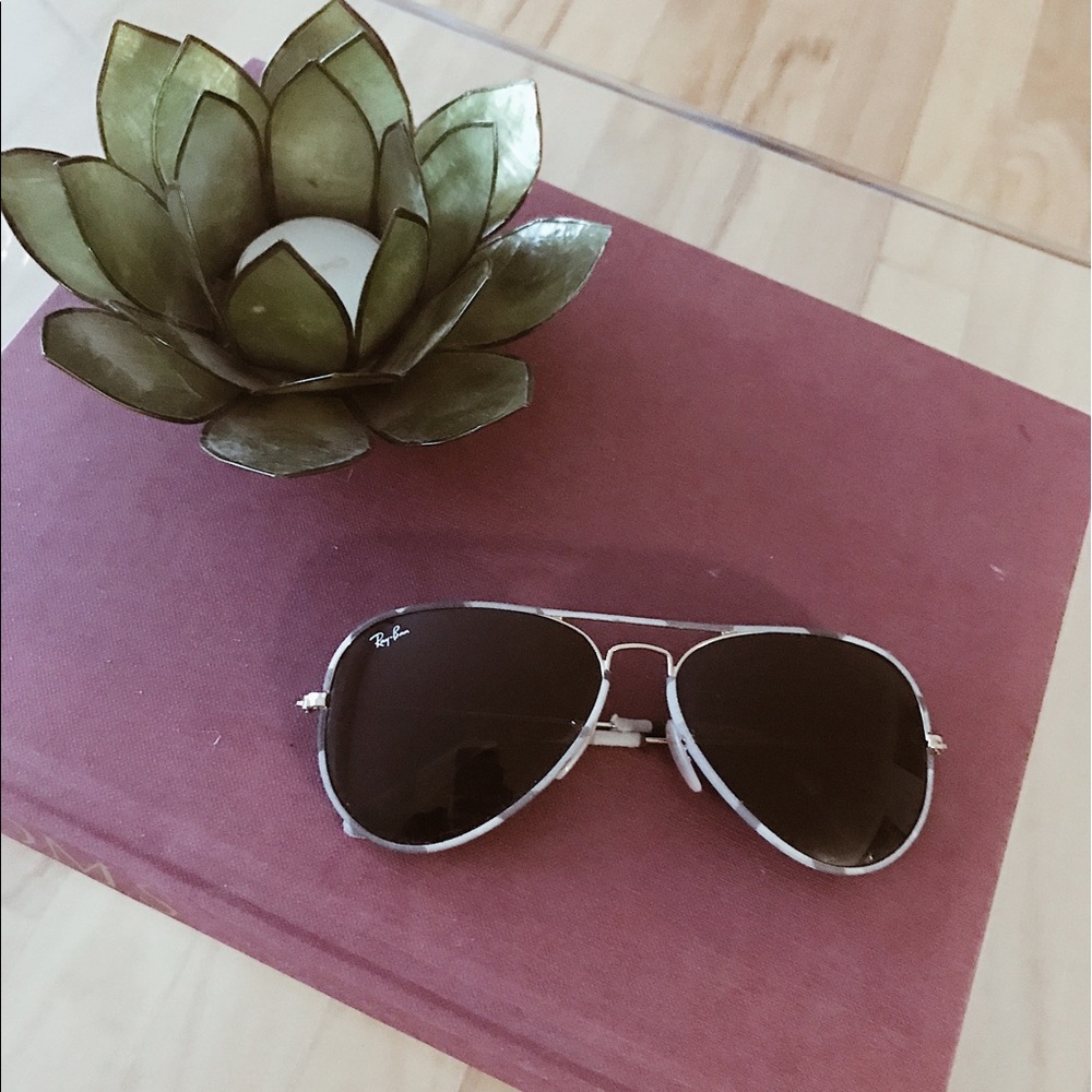 Ray ban aviators.