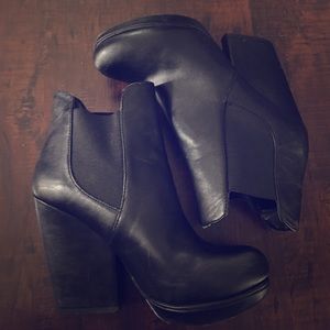 Steve Madden black booties
