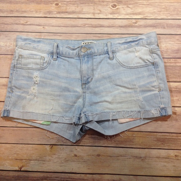 Roxy Pants - ROXY Light Wash Distressed Jean Shorts Size 11