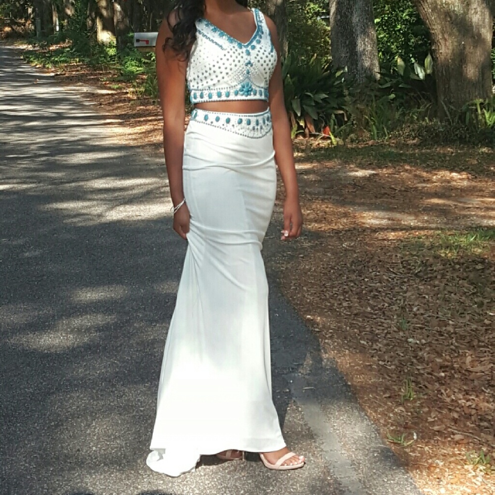 Size 4/6 2 Piece White Prom dress