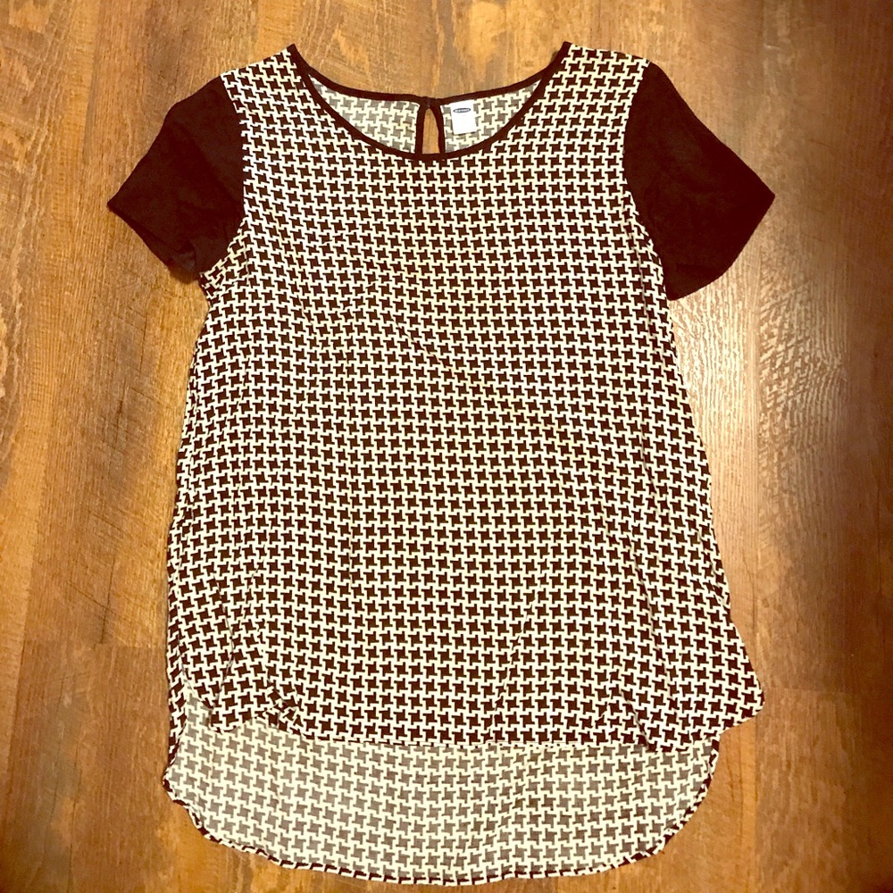 Short sleeve houndstooth blouse
