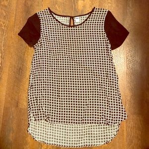Short sleeve houndstooth blouse
