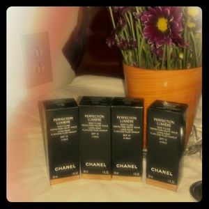 Chanel foundation brand new, long wear/ flawless