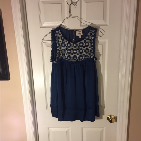 Sheer Blue Sleeveless Top - Picture 4 of 4