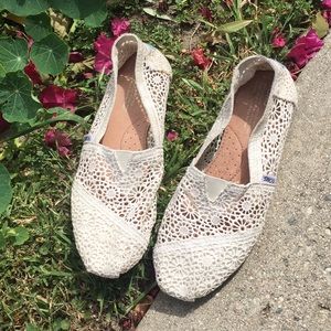 White crochet toms size 8