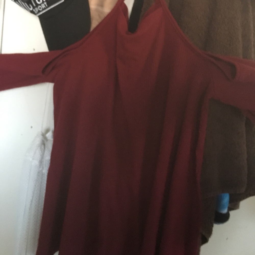 Shoulder cut out shirt