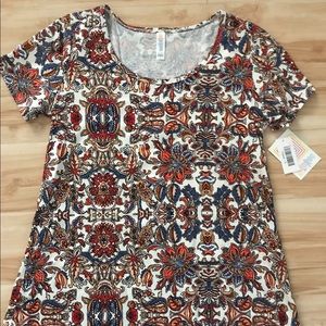 NWT Lularoe Classic T