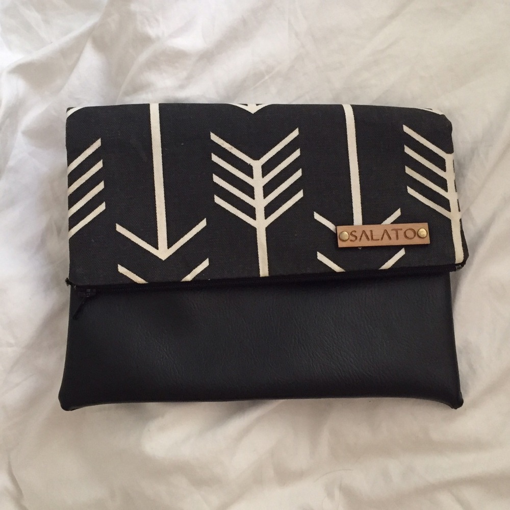Salato black & white arrow print fold over clutch