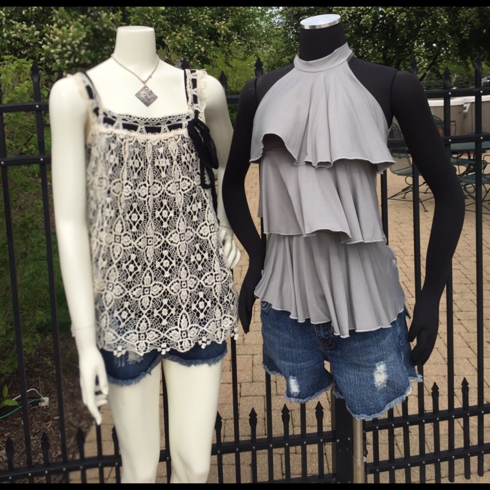 M L  Ruffles gray turtleneck top w tie back neck - Picture 3 of 7