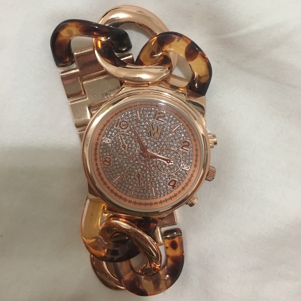 New York and Company Watch