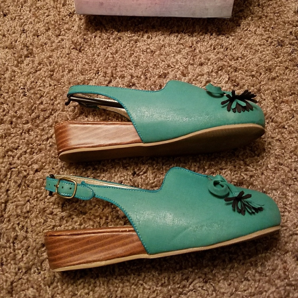 SOLD Host Pick! Joyfolie Girls SZ 2 Youth Shoes - Picture 2 of 5