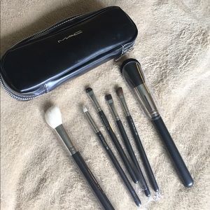 Mac makeup brushes/case New