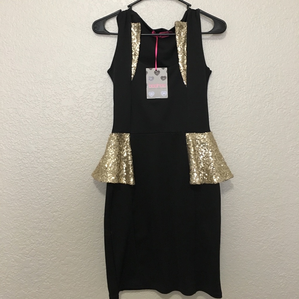 BOO HOO size 6 black and gold sequin peplum dress