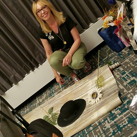 Chicago Poshers - Posh N Sip June 23, 2017 - Picture 5 of 7