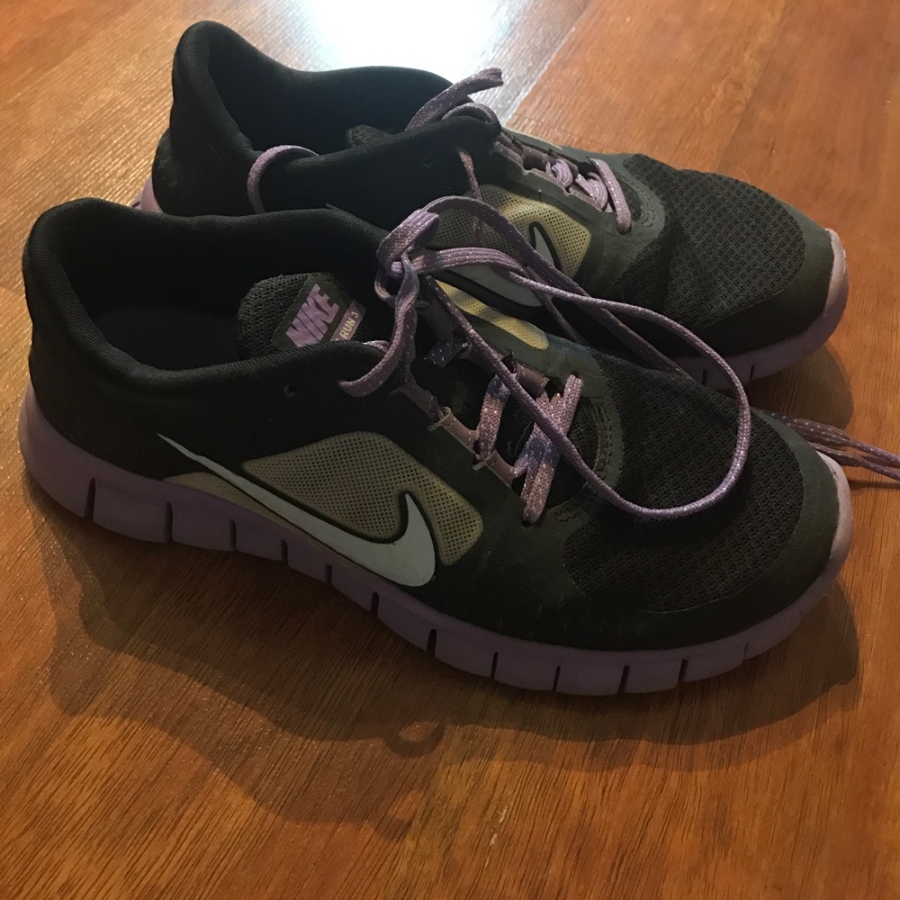 Black & purple Nike free run 3