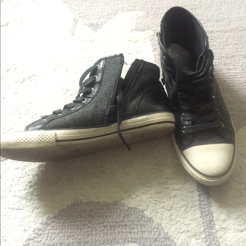 Aldo zip up sneakers chevron print