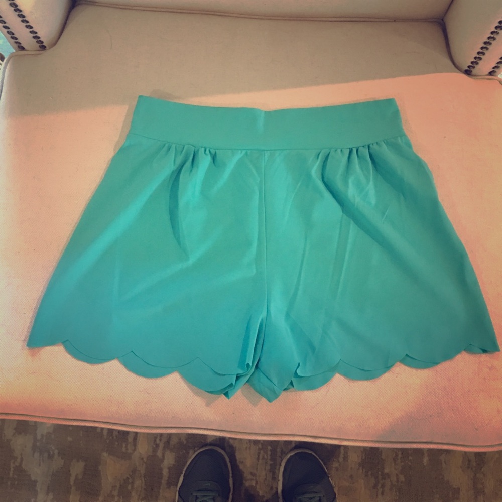 Turquoise scalloped shorts Sz M