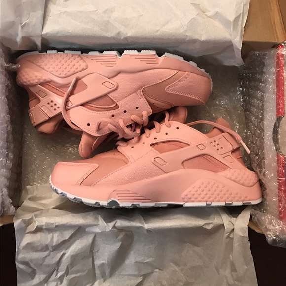 Women's Nike Huarache Rose Gold 6.5 - Picture 1 of 5