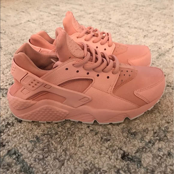 Women's Nike Huarache Rose Gold 6.5 - Picture 2 of 5