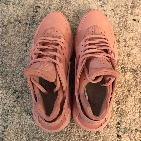 Women's Nike Huarache Rose Gold 6.5 - Picture 3 of 5