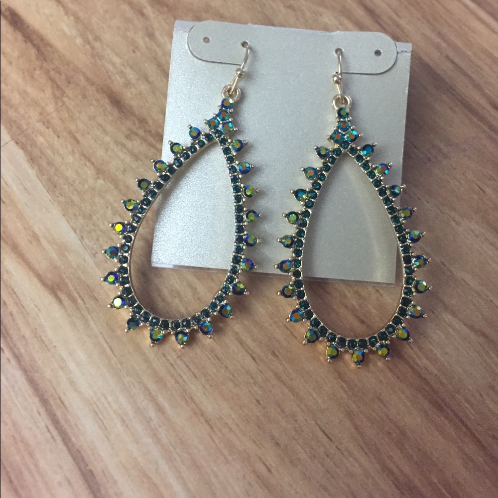 Dangle earrings gold tone green crystals,