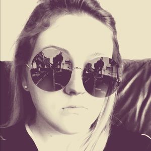 Meet your Posher, Brianne