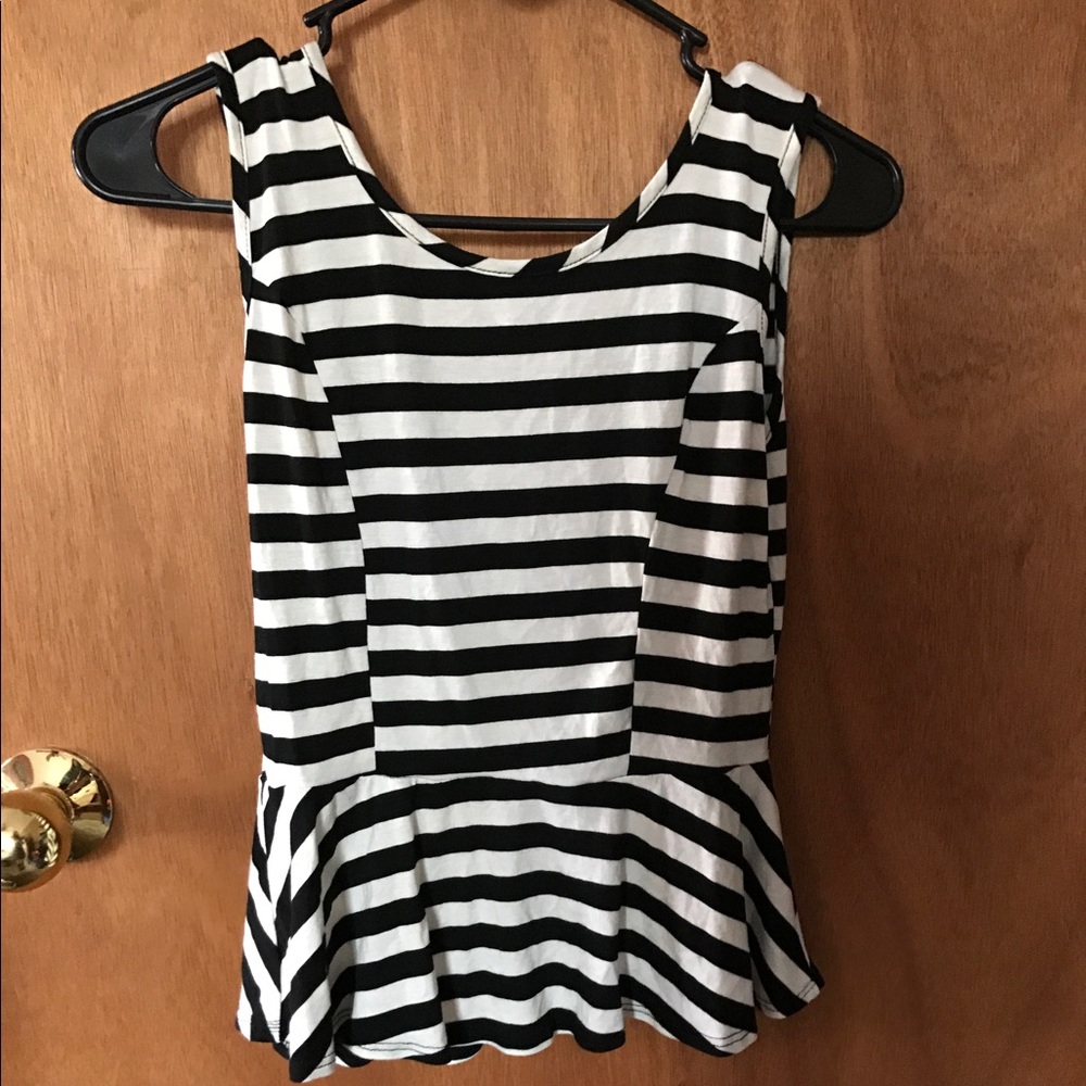 BOGO Pendulum Tank with Red bow accent 🌹