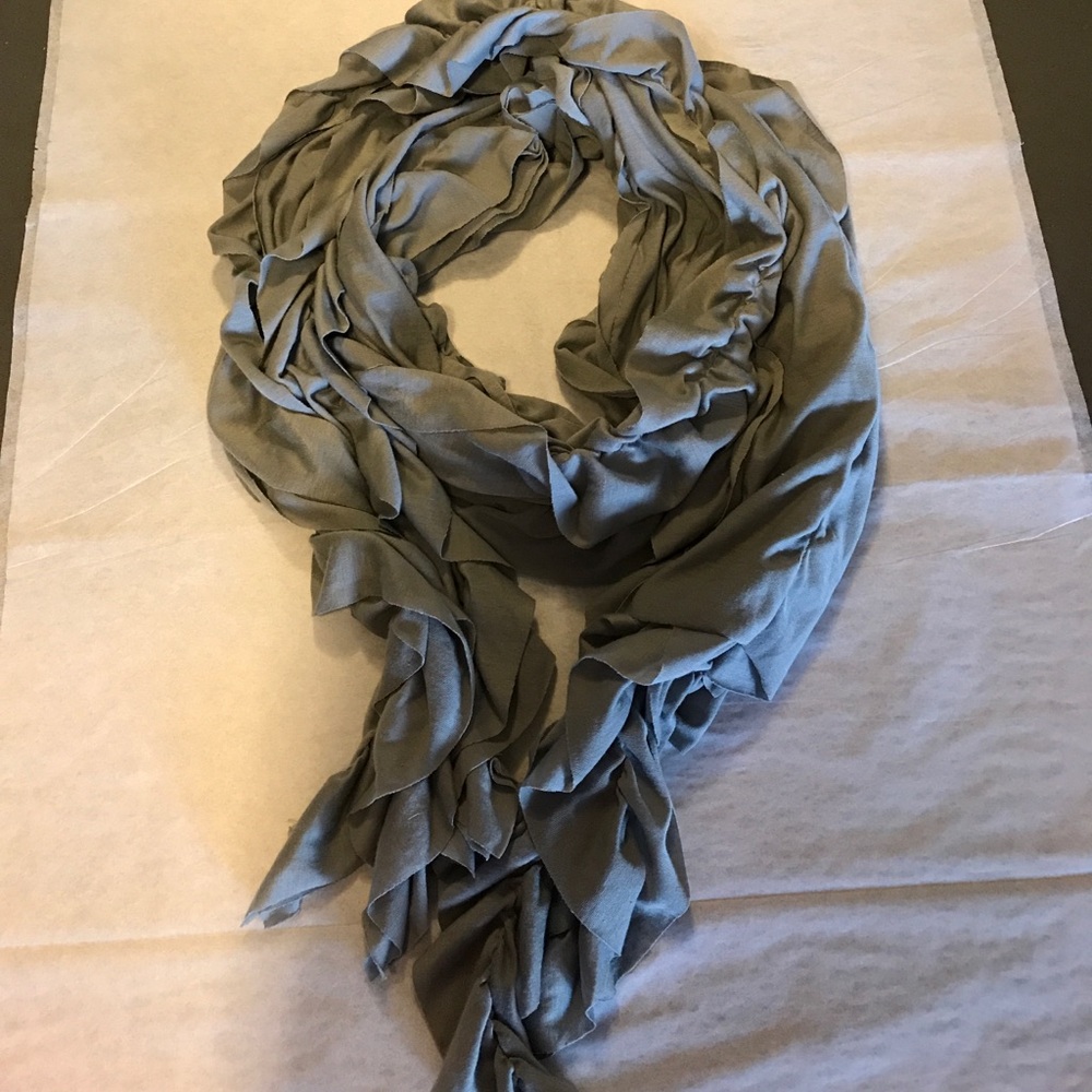 Ruffle scarf