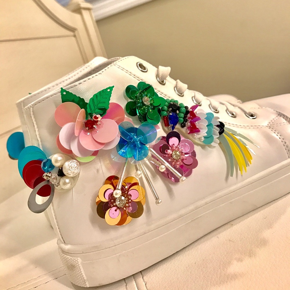 NEW Embellished Flower Beaded High Top Sneakers 8 - Picture 2 of 4