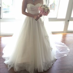 Ivory wedding dress