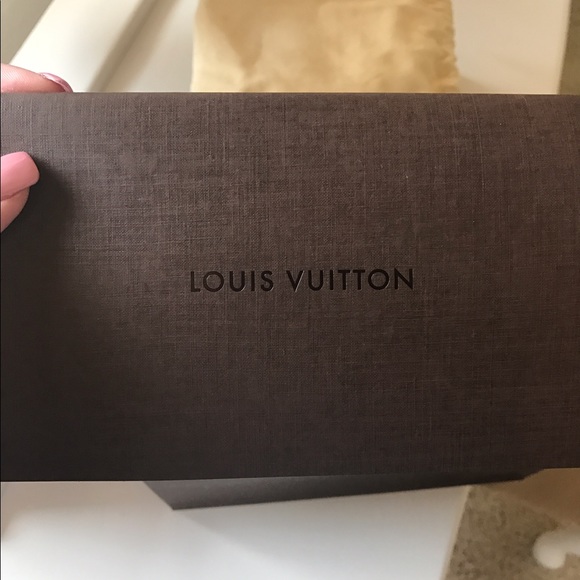Louis Vuitton leather belt - Picture 4 of 5