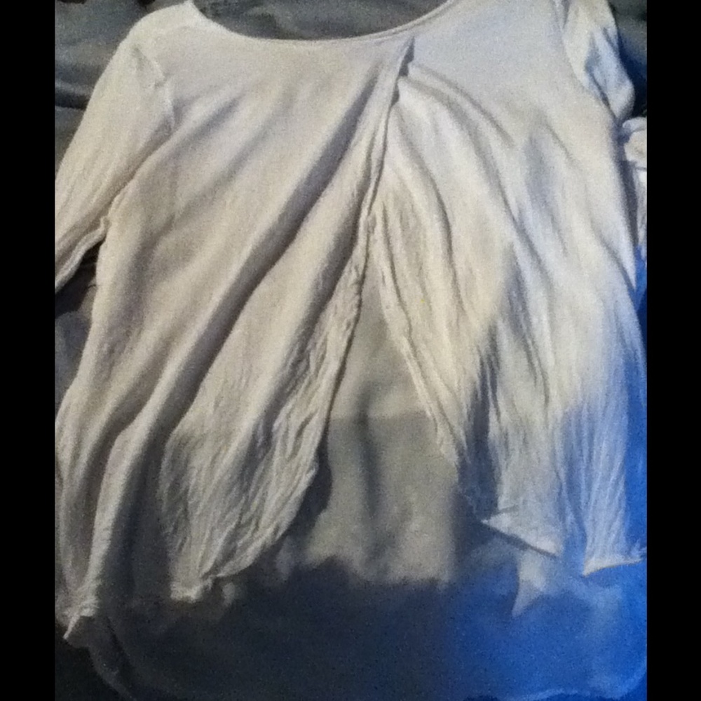 White short in front long in back long sleeve top - Picture 3 of 3