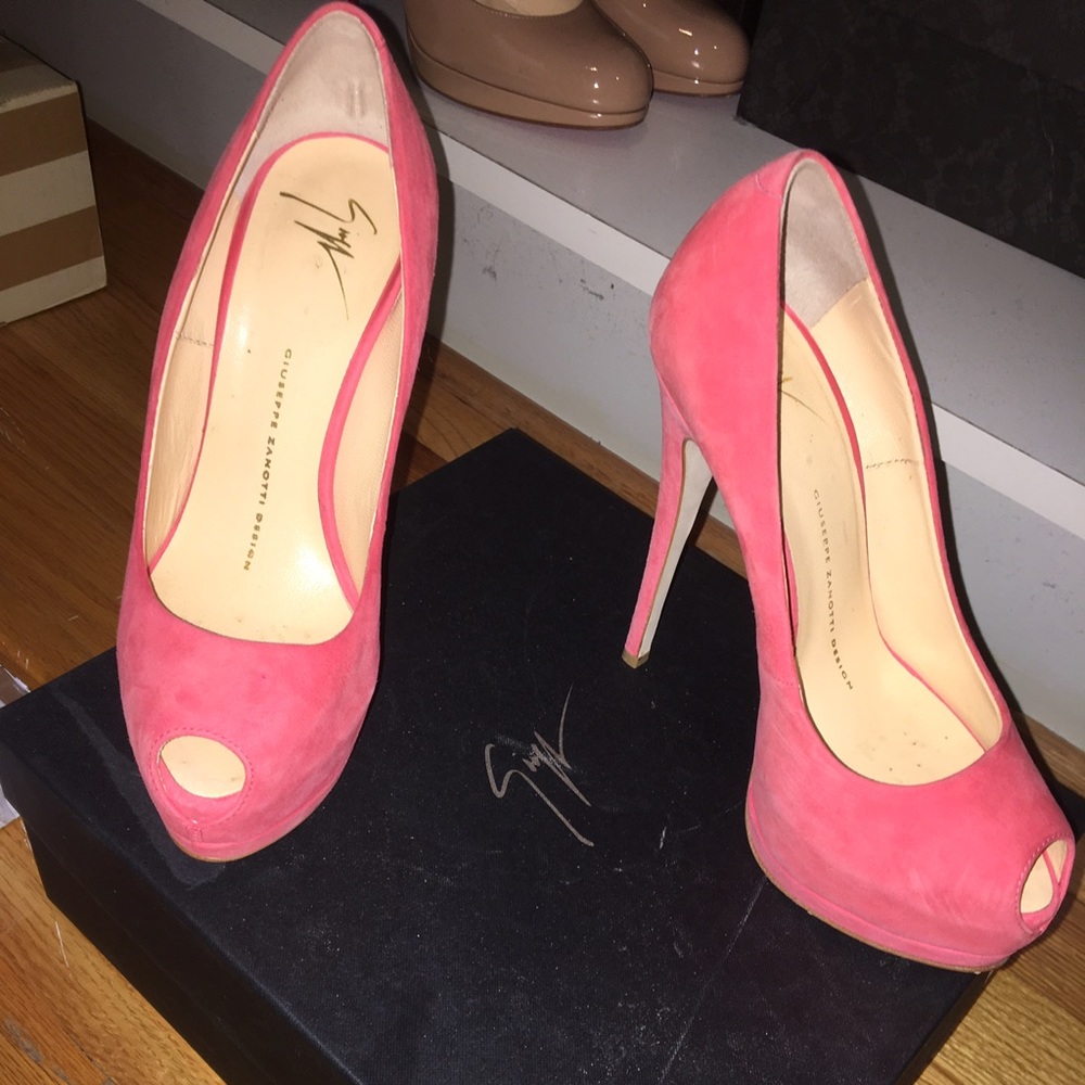 Giuseppe Zanotti Pumps.