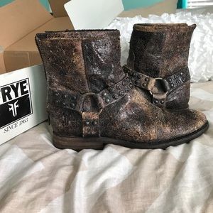 Phillip Distressed Frye Ankle Boots 🌵