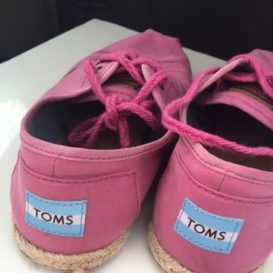 Toms Tennis shoes, size 9, never worn