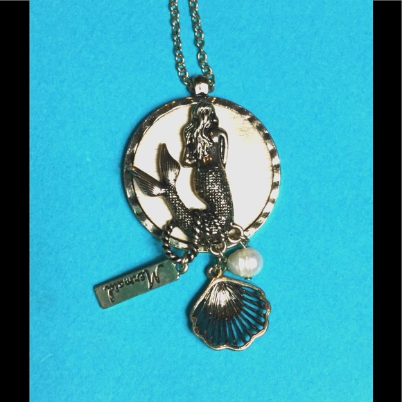 Jewelry - Gold Mermaid necklace w/ pearl earrings
