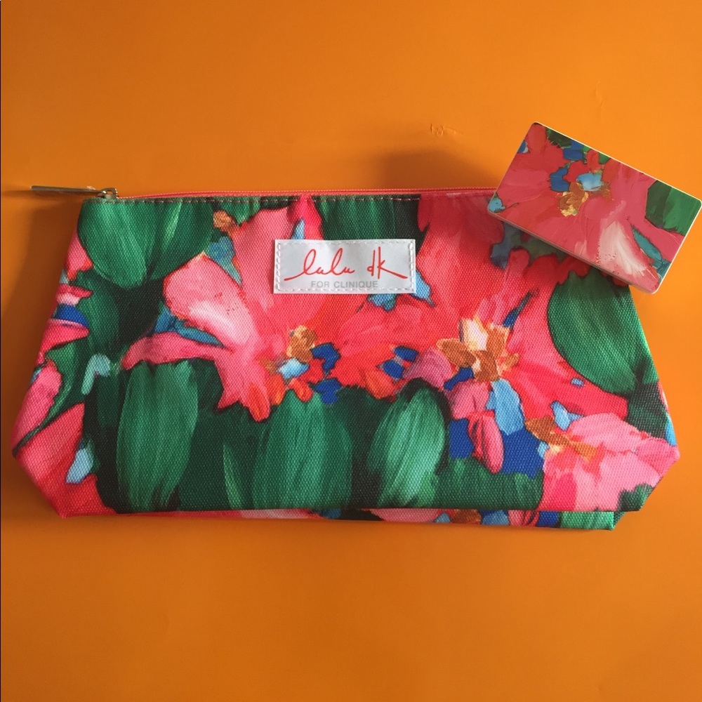 2 pcs Clinique eyeshadow palette and matching bag!