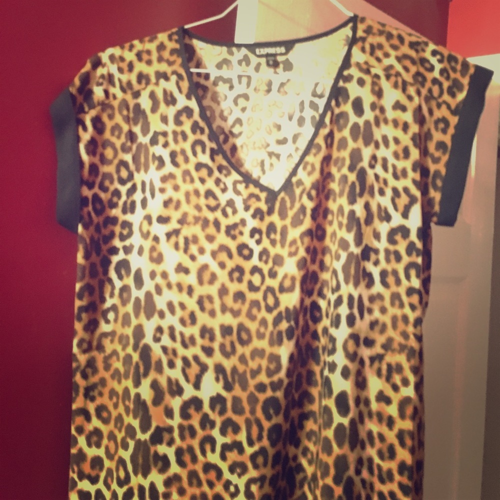 Leopard print silky shirt