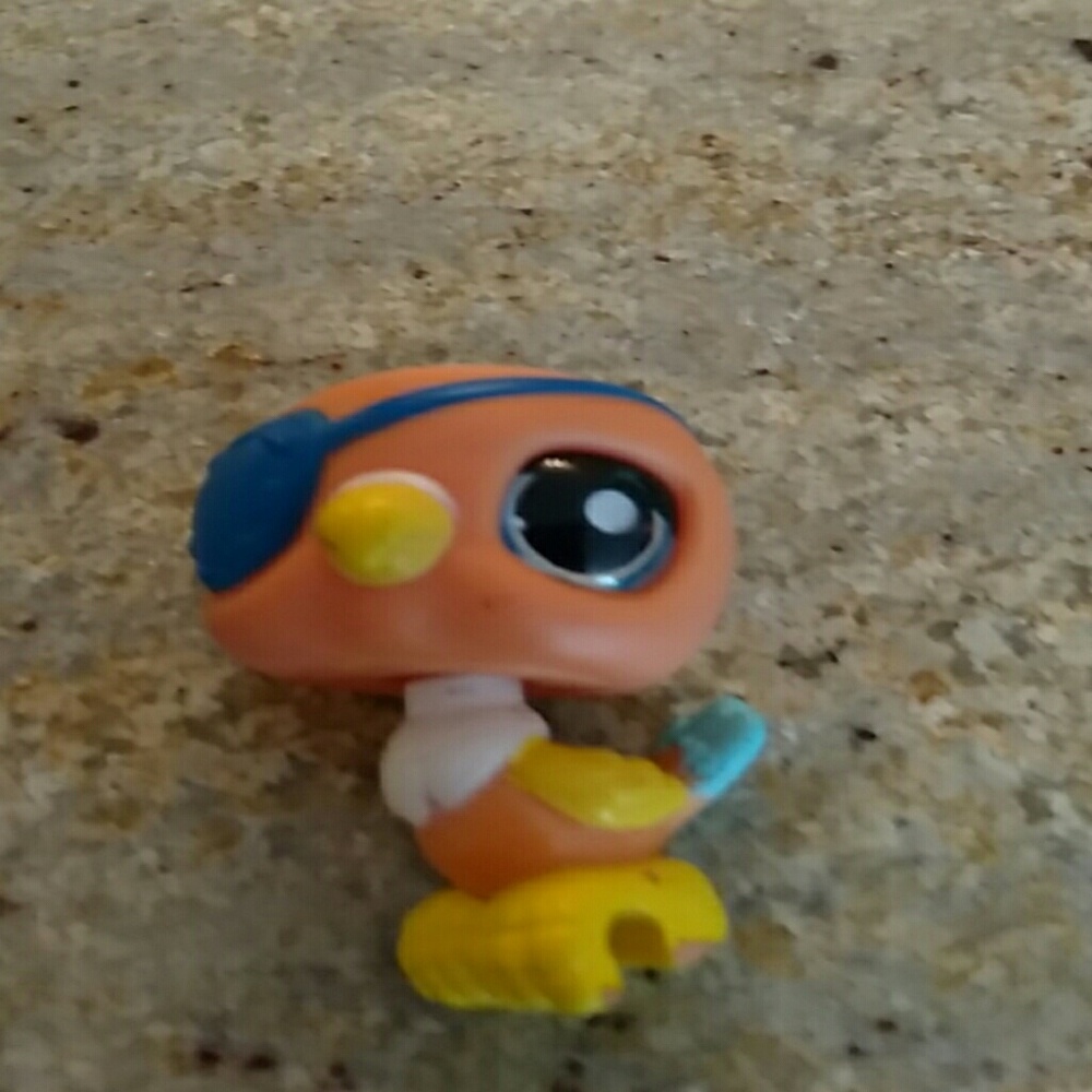 Littlest pet shop parrot