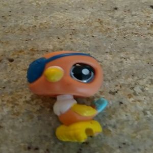 Littlest pet shop parrot