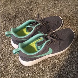 Nike Shoes - Sneakers Nike Shoes - Sneakers