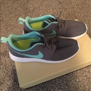 Nike Shoes - Sneakers Nike Shoes - Sneakers