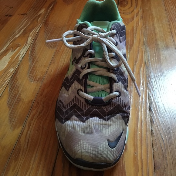 Nike Shoes - women's nike free tr