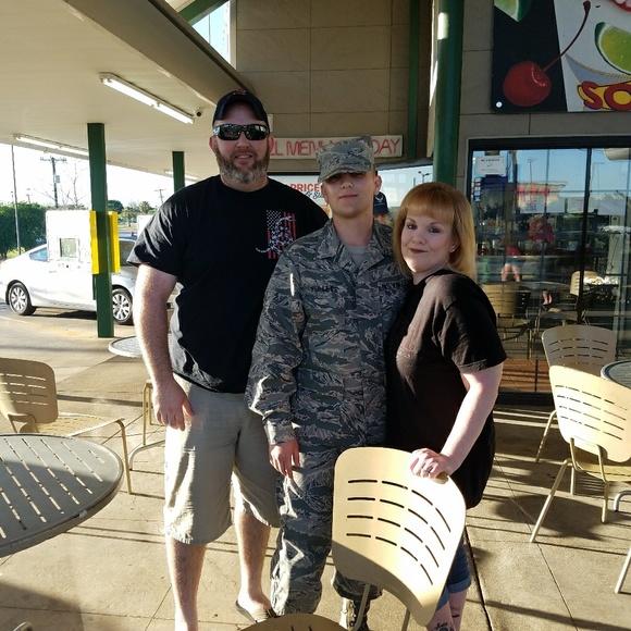 Meet your Posher, Deanna - Picture 2 of 2