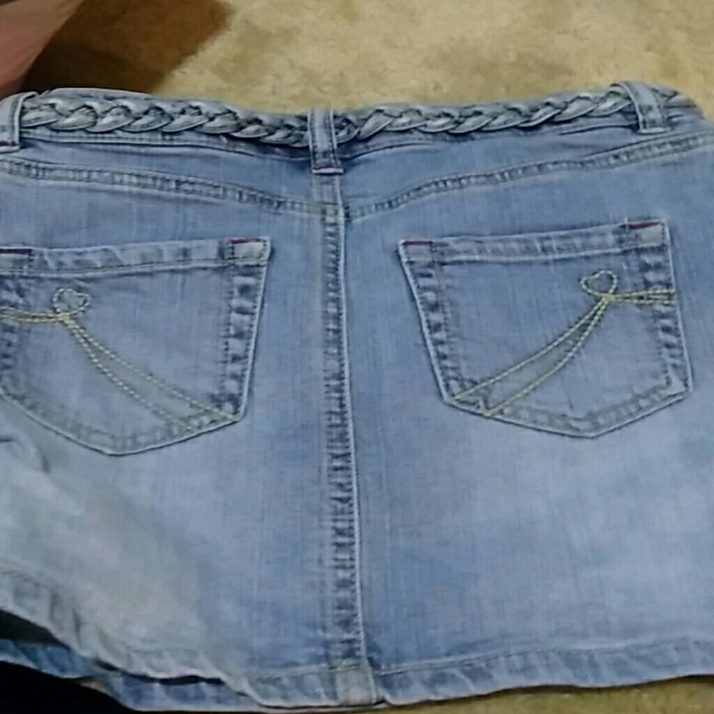 Scort - Picture 3 of 3