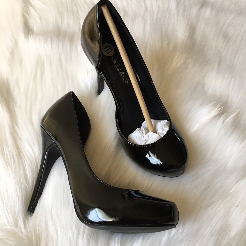 BNIB Michael Antonio Black Patent Pump Sz 7