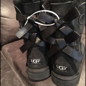 Kids UGG Bailey Bow Boots size 2 ❤️Brand New❤️