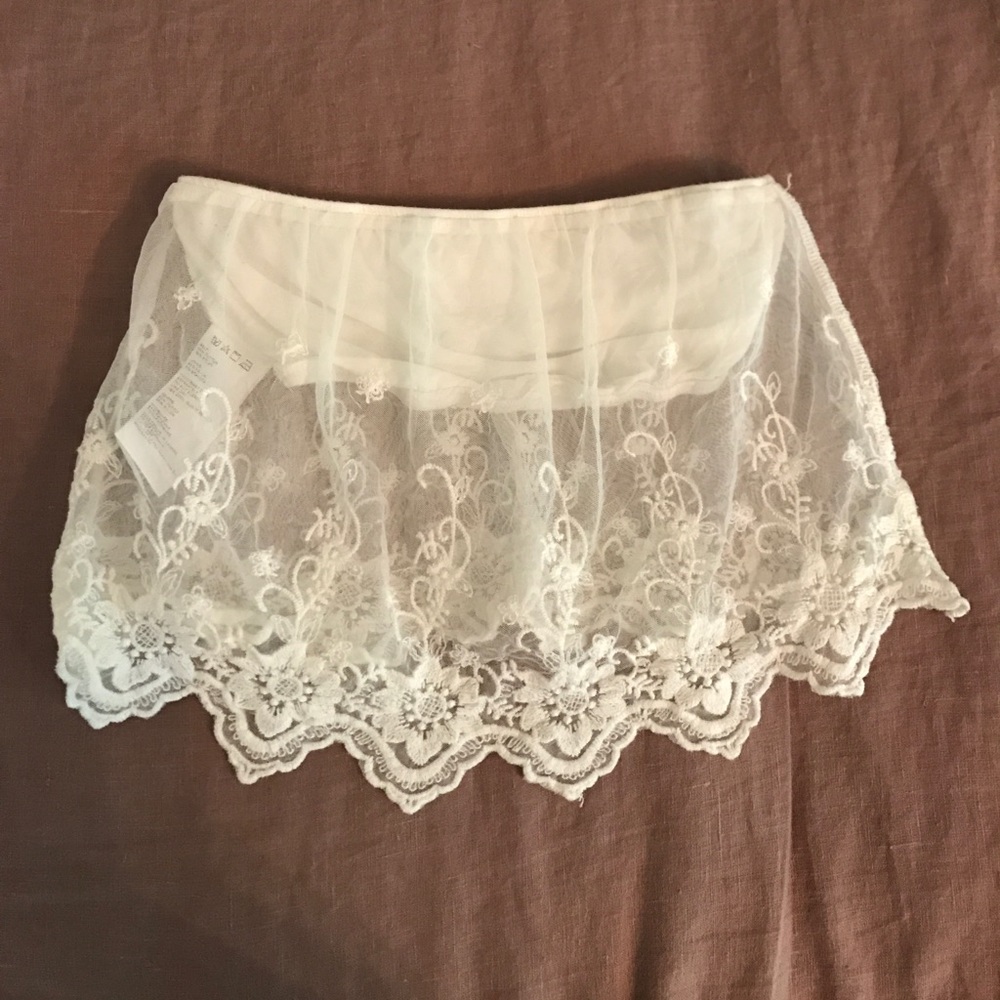 White lace crop top bandeau.