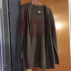 Cozy, high quality North Face sweater!